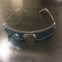 Ulleres de sol, segons ha informat Qbuzz U-OV mitjançant iLost