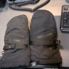 Fäustlinge, gemeldet von SnowWorld Landgraaf über iLost