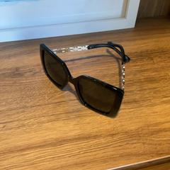 Sunglasses Noire et dorée, as reported by MEININGER Hotel Marseille Centre la Joliette using iLost