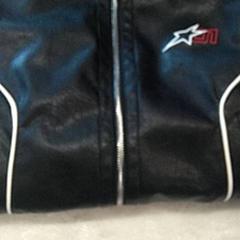 ジャケット Veste imitation cuir がiLostで IKEA Arlon によって報告されました