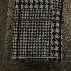 Sjal Rood grijs geblokt, rapporterat av Jaarbeurs med iLost