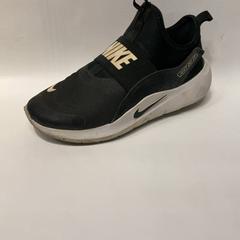 Oinetakoak 黒, gisa salatu by IKEA横浜 iLost erabiliz