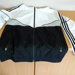 Kleding - Jas, a été signalé par Centraal magazijn utilisant iLost