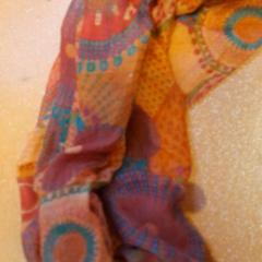 Schal ton de rouge, gemeldet von TCL über iLost