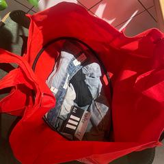 Clothes red bag with clothes & bike lock inside, gisa salatu by Conscious Hotel Westerpark iLost erabiliz