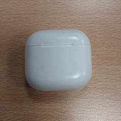 Pouzdro na airpods Wit, jak nahlášeno Arriva Vechtdallijnen pomocí iLost