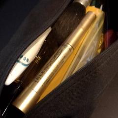 化粧ポーチ up がiLostで TivoliVredenburg によって報告されました