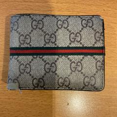 Wallet Op naam van Ramos Siniterra, as reported by Gemeente Amsterdam using iLost