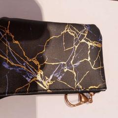 Pénztárca noir, amint azt TCL az iLost segítségével jelentette.