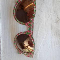 Gafas de sol Bloemetjes, ha sido reportado por DierenPark Amersfoort con iLost