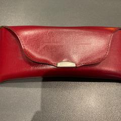 Brillenkoker met bril Zonnebril, ako bolo nahlásené Pathé Haarlem pomocou iLost