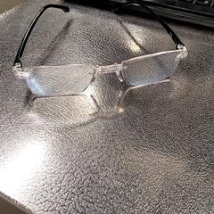 Óculos, como reportado por IKEA Slependen utilizando o iLost