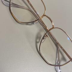 Ulleres, segons ha informat Pathé Schiedam mitjançant iLost