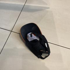 Pet Zwart met oranje, iLost를 사용하여 Johan Cruijff ArenA에 보고됨