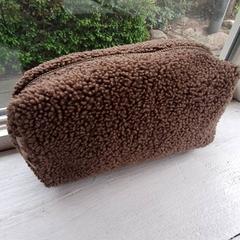 Škatuľa Bruin teddy stof, ako bolo nahlásené DierenPark Amersfoort pomocou iLost