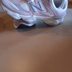 Scarpe Roze wit, come riportato da Familiepark Drievliet utilizzando iLost