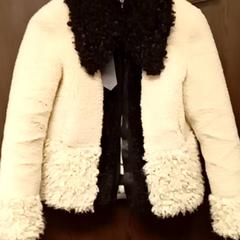 Veste White and black, a été signalé par Mövenpick Hotel Amsterdam City Centre utilisant iLost