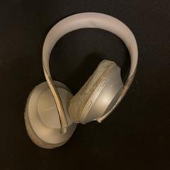 Auriculares Beige Silver, ha sido reportado por KABUL à GoGo / Teatro con iLost