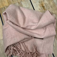 ショール Roze がiLostで IKEA Delft によって報告されました