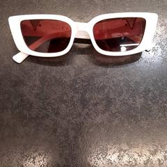 İLost kullanarak Rotterdam The Hague Airport tarafından bildirildiği gibi Güneş gözlüğü