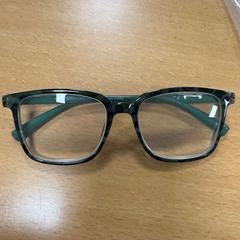 Glasögon groene bril met zwarte print, rapporterat av VITAZ campus Sint-Niklaas med iLost
