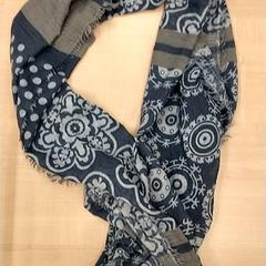 Xaile Sjaal blauw, como reportado por IKEA Zwolle utilizando o iLost