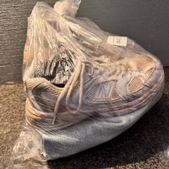 좀도둑 & 바지 Spijkerbroek, grijze schoenen, iLost를 사용하여 Van der Valk Hotel Wolvega Heerenveen에 보고됨