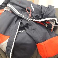 Regenjas, zoals gemeld door Universiteit Gent - Blandijn met iLost