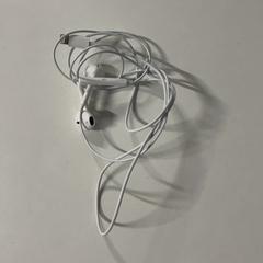 Earphones، كما تم الإبلاغ عنه بواسطة Silver Sands Beach عبر iLost