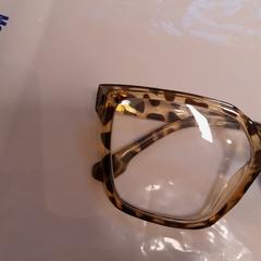 Lunette de vue, come riportato da TCL utilizzando iLost