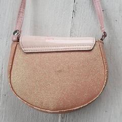 Tasje Roze en glitter, as reported by DierenPark Amersfoort using iLost