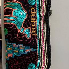 Pochette tissu sac brodé, como reportado por IKEA Nantes utilizando o iLost