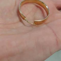 Örhänge Anneau doré, rapporterat av IKEA Brest Guipavas med iLost