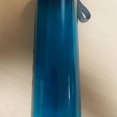 Edateko botila Blauw, gisa salatu by Regio Oost-Vlaanderen iLost erabiliz