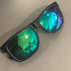 Des lunettes de soleil, a été signalé par MEININGER Hotel Budapest Great Market Hall utilisant iLost