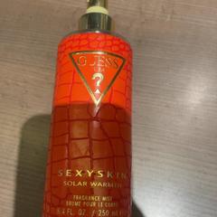 Perfum Guess SexySkin Solar warmth, segons ha informat Pathé Arnhem mitjançant iLost