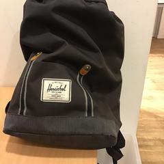 Hátizsák, amint azt Qbuzz U-OV az iLost segítségével jelentette.