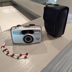 Camera Pentax model Espio zilver/grijs, zoals gemeld door H’ART Museum met iLost