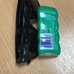 Occhiali da sole, come riportato da Sheraton Brussels Airport Hotel utilizzando iLost