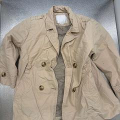 Gyermek dzseki Zara (beige), amint azt IKEA Amersfoort az iLost segítségével jelentette.
