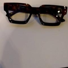 Óculos Bruin/Zwart, como reportado por TivoliVredenburg utilizando o iLost