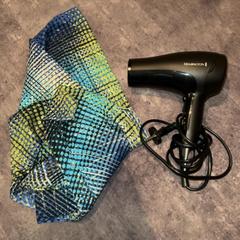 Fohn en sjaal, jak nahlášeno Van der Valk Hotel Haarlem pomocí iLost