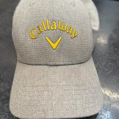 Boné, como reportado por Rotterdam The Hague Airport utilizando o iLost