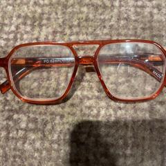 Brýle Rood, jak nahlášeno Van der Valk Hotel Apeldoorn - De Cantharel pomocí iLost