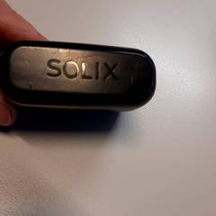 Hodetelefonetui Zwart, som rapportert av Connexxion Zeeuws-Vlaanderen ved bruk av iLost