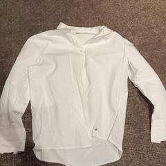 القميص Wit ZUSSS، كما تم الإبلاغ عنه بواسطة Van der Valk Hotel Apeldoorn - De Cantharel عبر iLost