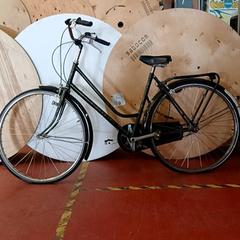 Bicicleta Donker groen Novy, como reportado por Fietsdepot Hasselt utilizando o iLost