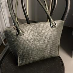 Handbag Legergroen cowboysbag, as reported by Pathé Breda using iLost