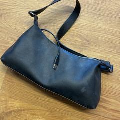 Bolso, segundo informou GVB usando iLost