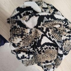 Schal Echarpe chamarrée adulte, gemeldet von IKEA Liège über iLost